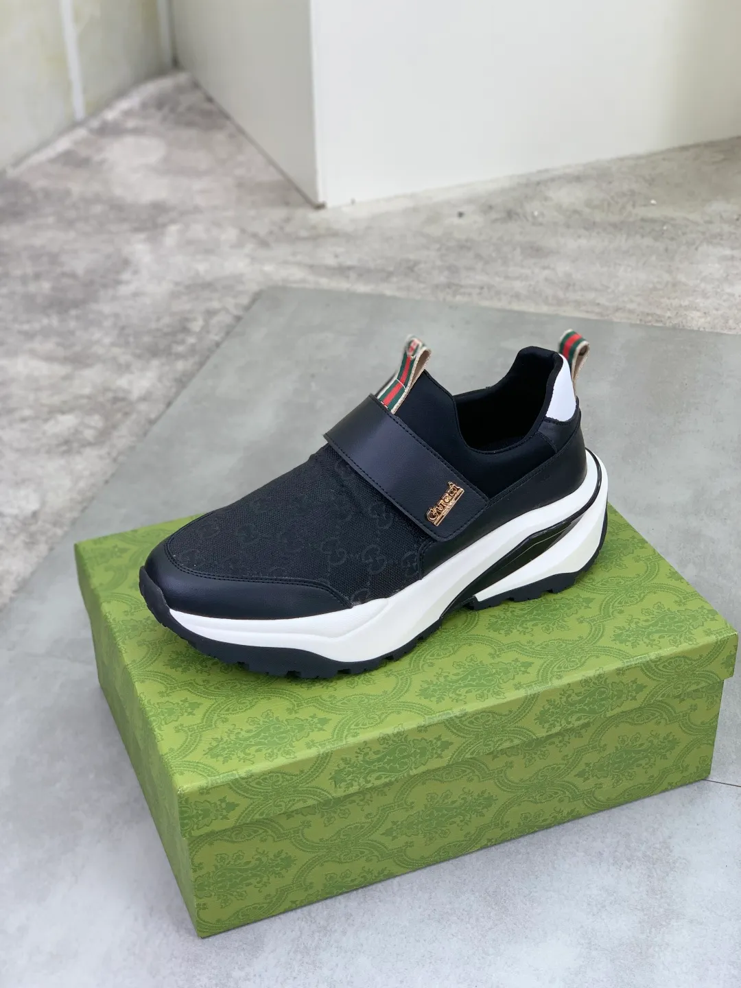Men's Men's Shoes P440 💰[New Style] 🆘 The latest model from Gucci's official website🎁Classic casual and fashionable men's shoes👟Hot style💥The style is simple and elegant, exclusive for trendy men. Unique official website latest brand elements👑Gucci original decoration, fashionable and generous, the fabric is made of original soft calfskin➕Comfortable soft sheepskin lining ✅The official website specifies wear-resistant foam outsole_full of elasticity, classic model taken in real life🎬Color: 3️⃣colors available😍Number: 38-44